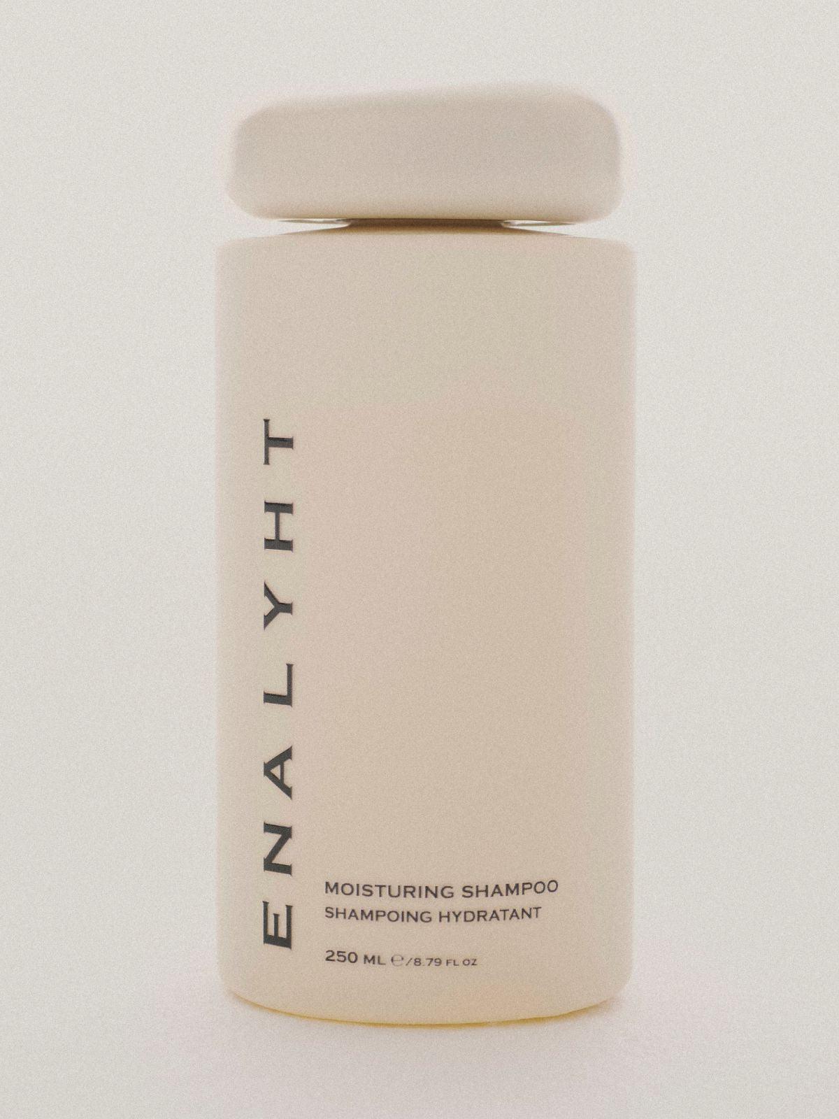 Moisturizing and revitalizing shampoo